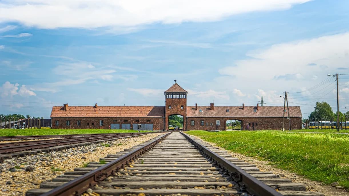 Auschwitz-Birkenau w jakim kraju? Odkryj jego mroczną historię w Polsce Auschwitz-Birkenau w jakim kraju? Odkryj jego mroczną historię w Polsce