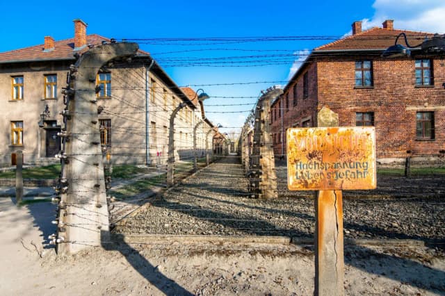 Ile trwa zwiedzanie Auschwitz z przewodnikiem? Czas, który musisz znać Ile trwa zwiedzanie Auschwitz z przewodnikiem? Czas, który musisz znać