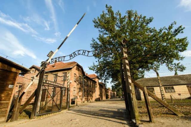 Gdzie jest obóz Auschwitz? Odkryj jego lokalizację i historię Gdzie jest obóz Auschwitz? Odkryj jego lokalizację i historię