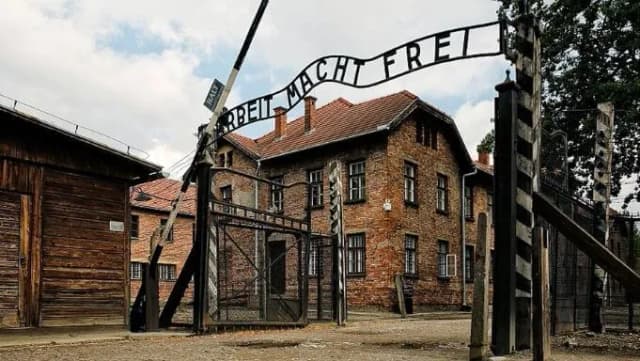 Czy Auschwitz i Oświęcim to to samo? Odkryj ważne różnice Czy Auschwitz i Oświęcim to to samo? Odkryj ważne różnice