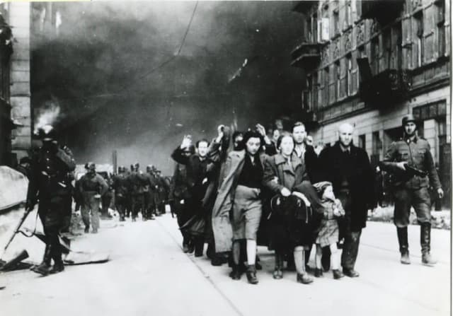W którym roku powstało getto warszawskie i jak wpłynęło na historię? W którym roku powstało getto warszawskie i jak wpłynęło na historię?